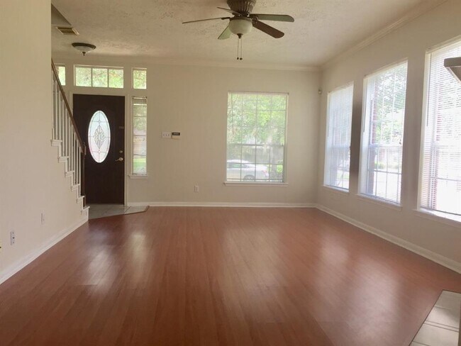 Building Photo - 4734 Sunshine Dr