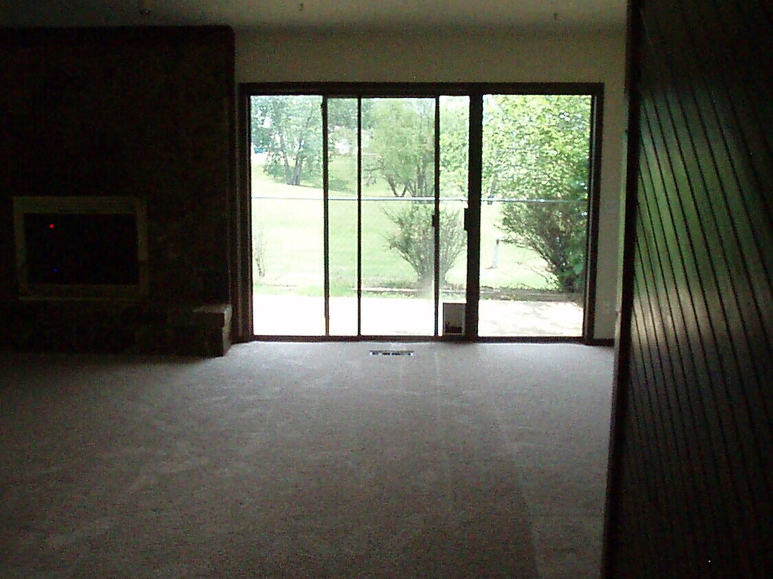 Building Photo - 421-423 Britton Ct.