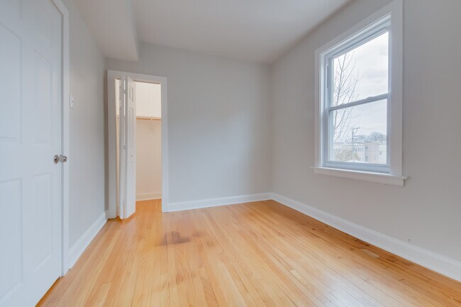 Foto del edificio - 3604 W Roscoe St