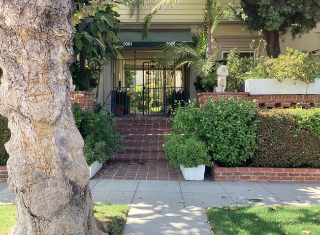 Building Photo - 9969 Robbins Dr