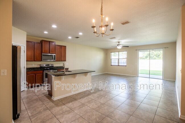 Foto del edificio - 11733 Lake Bend Cir