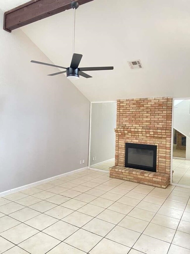 Building Photo - 807 E Del Mar Blvd