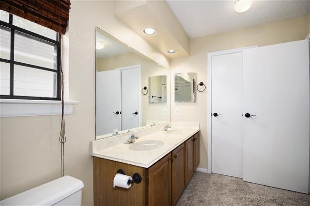 Foto del edificio - 3314 Creek Shadows Dr