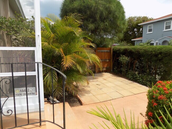 Building Photo - 231 S Palmway