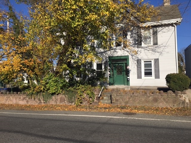 Primary Photo - 2011 W Main St