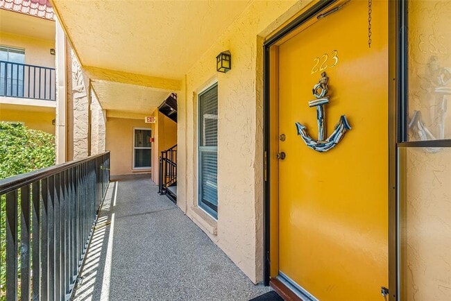 Foto del edificio - 8911 Blind Pass Rd