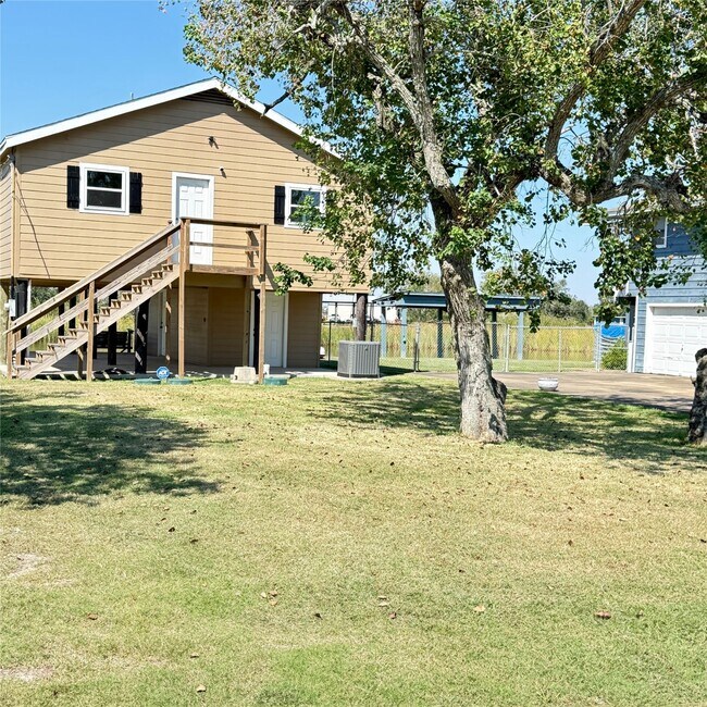 Building Photo - 143 Bastrop Bayou Dr
