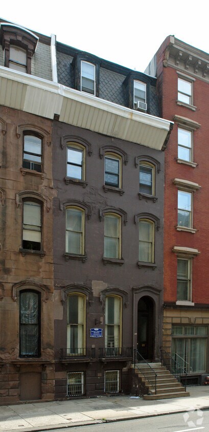 Building Photo - 2021 Walnut St
