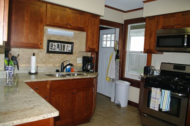 Foto del edificio - Clean, Efficient, recently renovated 3 Bed...