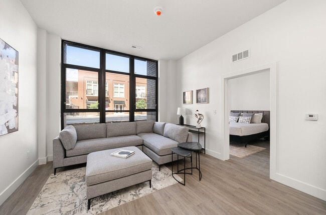 1BR, 1BA - Mercer/655 SF - Living Room - Tempo