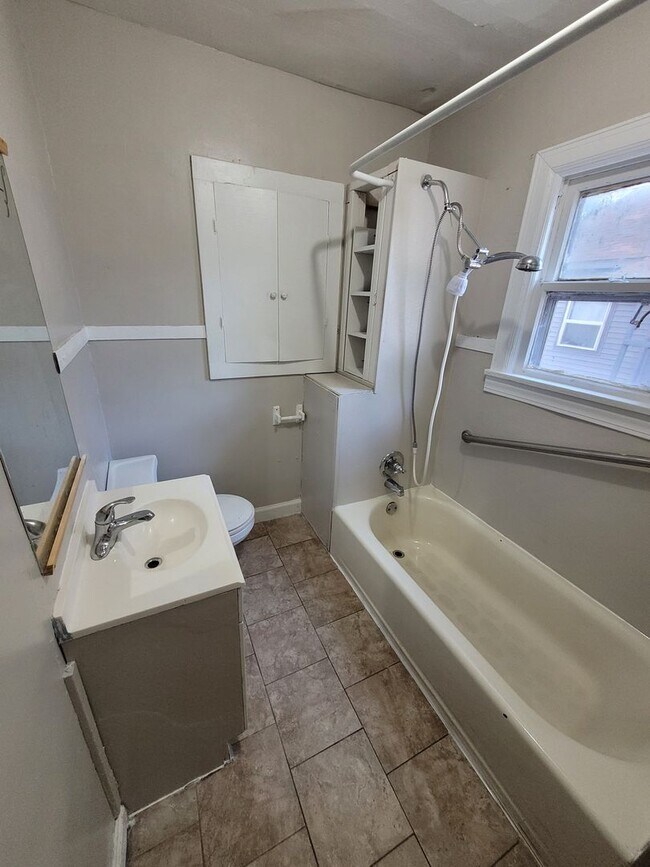Foto del edificio - $750 - 2 bedroom/ 1 bathroom - Single Fami...