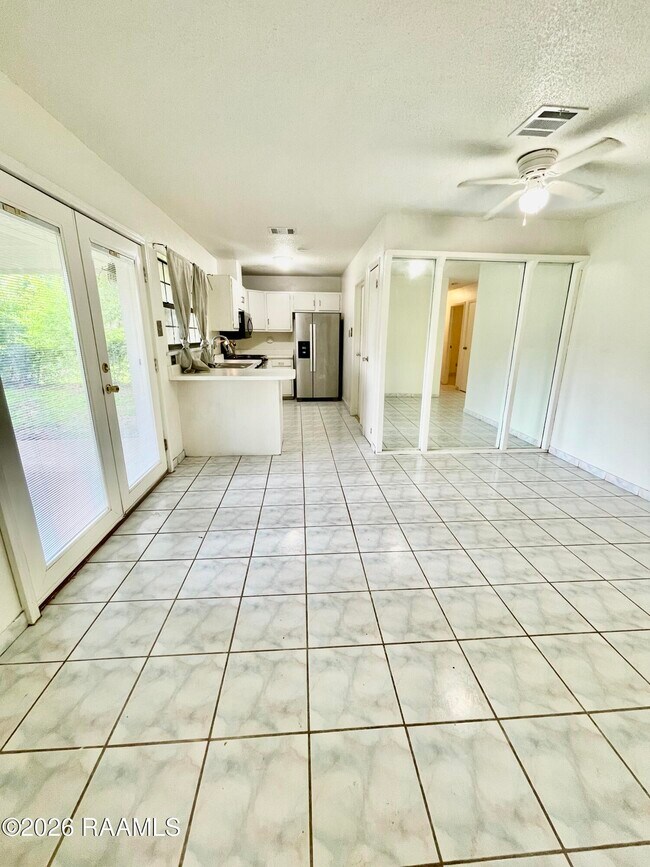 Building Photo - 203 Crystal Ln