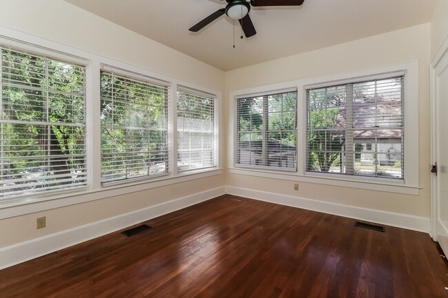 Foto del edificio - Rare opportunity!