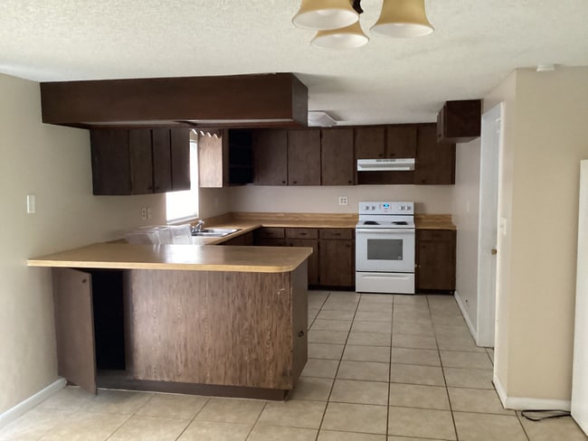 Foto del edificio - Charming Three-Bedroom, Two-Bathroom Single-Family Home!