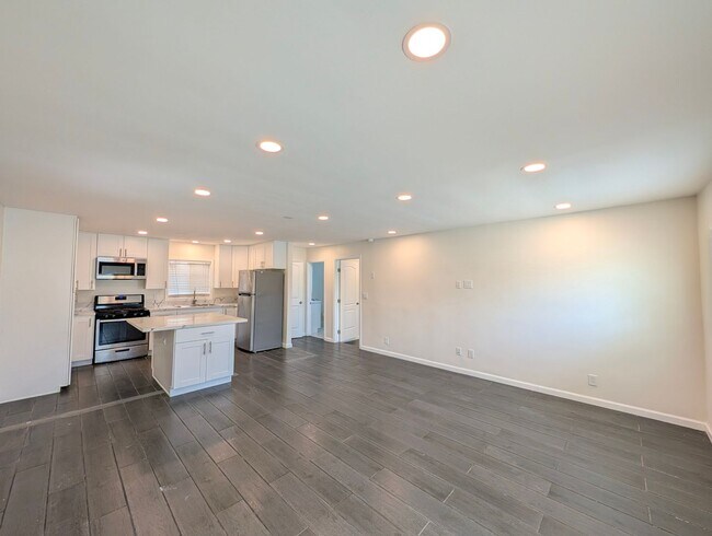 Foto del edificio - 5207-5209 Cartwright Ave.
