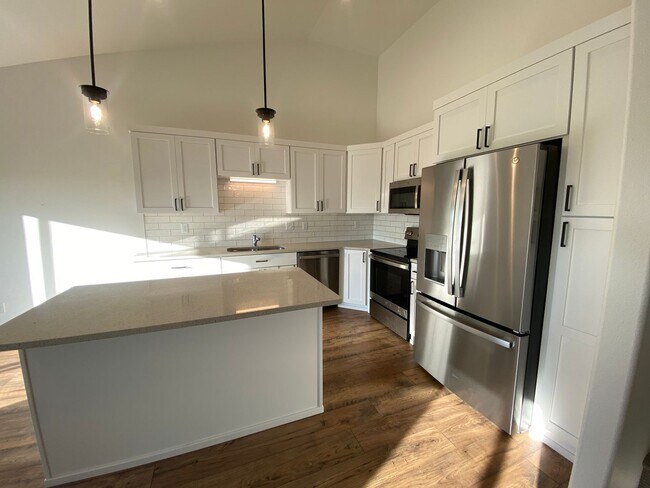 Foto del edificio - PETS WELCOME - Brand New 3 Bed/3 Bath Town...