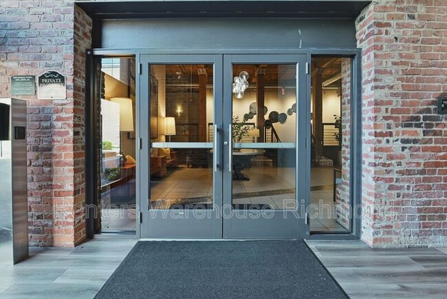 Foto del edificio - 251 Rocketts Way
