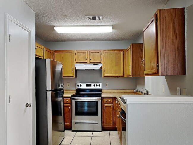 Foto del edificio - Captivating Single Family Home | 3 BR/2BA | 1-Car Covered Parking | Gated backyard