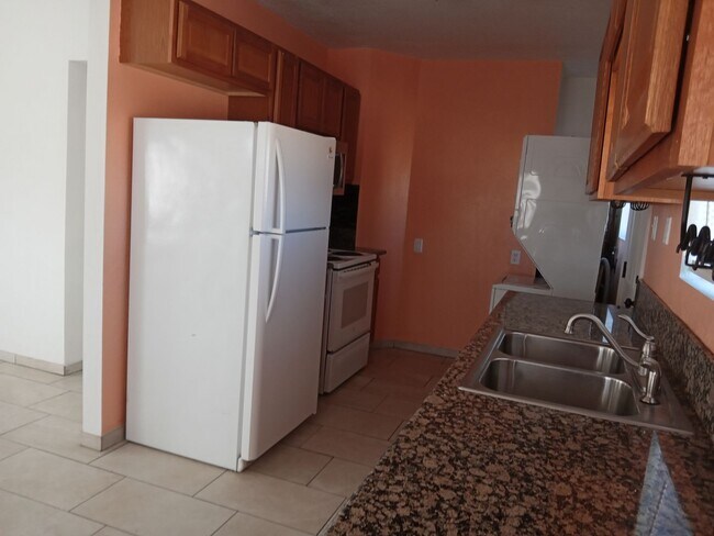 Foto del edificio - Sweet 1 bedroom 1 bath in 29 Palms
