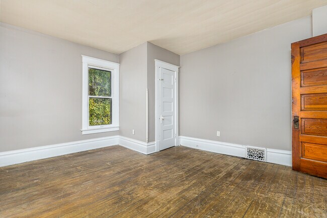 Building Photo - 167 Sinsinawa Ave