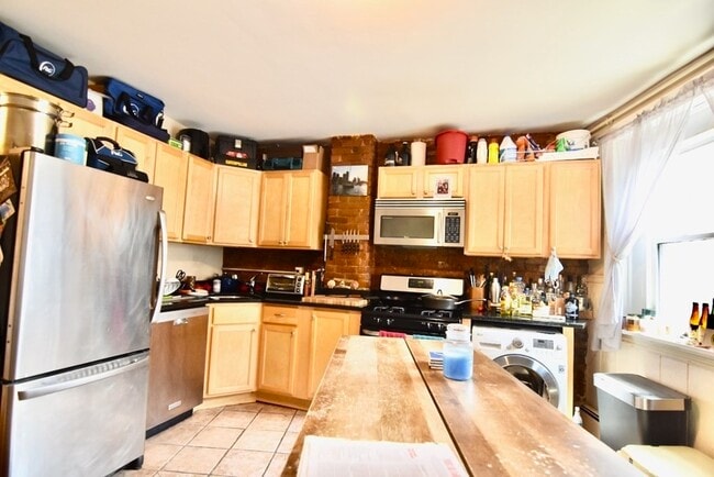 Building Photo - 17 Savin Hill Ave