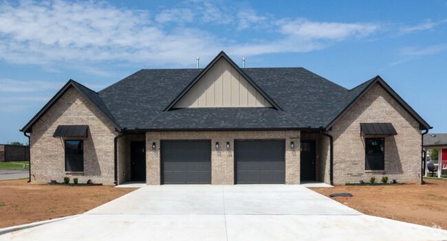 Building Photo - 2-4 Emerald Ct