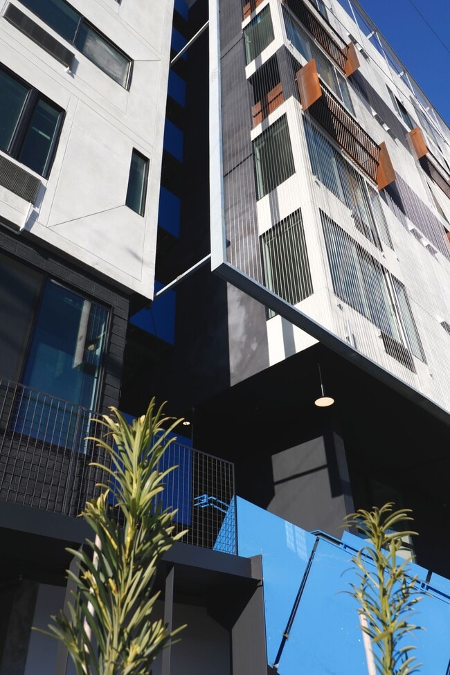 Building Photo - Harvey Hillcrest
