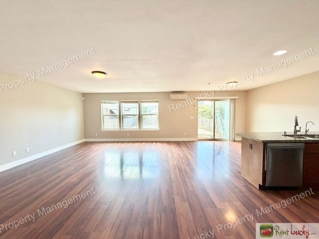 Building Photo - 6826 S J St