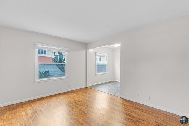 Foto del edificio - 12021 Louise Ave