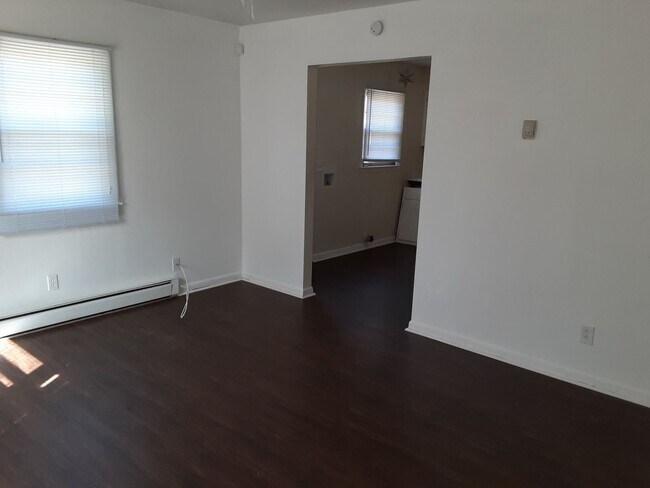 Building Photo - 1342 Strand St