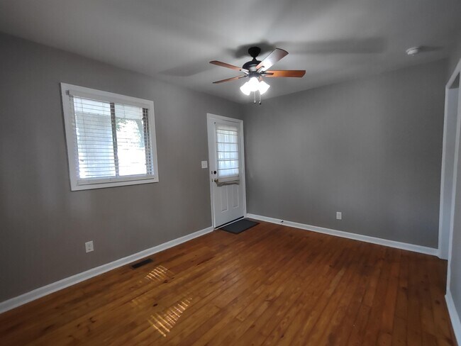 Building Photo - 8329 Oak Dr