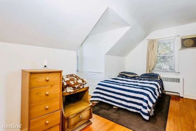 Foto del edificio - 2 br, 1 bath Apartment - 42 Woodside Ave