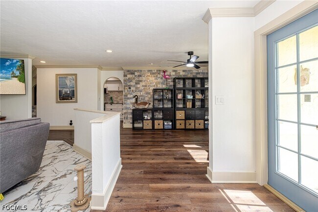 Building Photo - 2507 Lakeview Dr