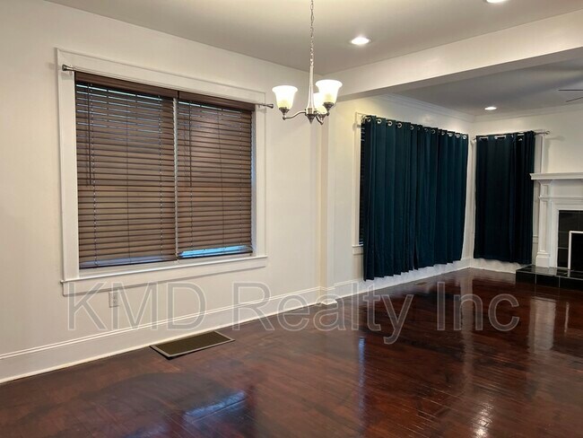 Building Photo - 424 Woodvale Pl