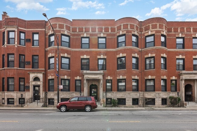 Building Photo - 2910 N Halsted St