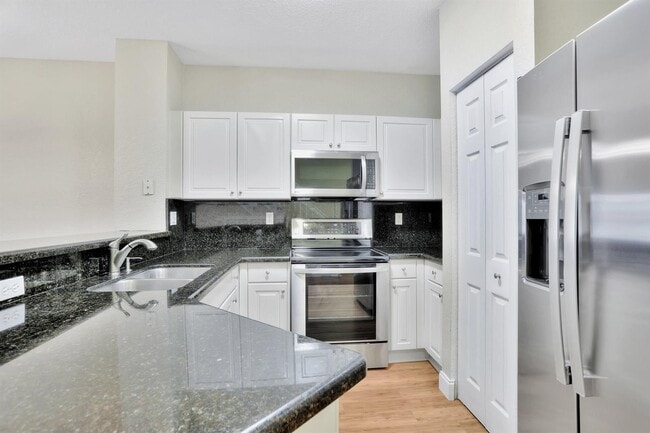 Building Photo - 6527 Catalina Ln