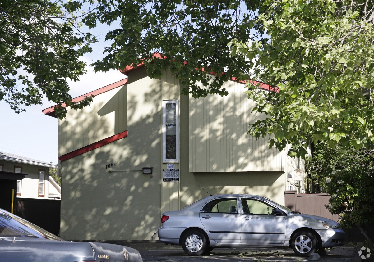 Building Photo - 1061 Elmhurst Ave