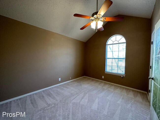 Building Photo - 3 br, 2 bath House - 2508 Oak Park Dr.