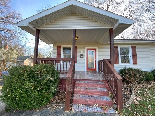 Building Photo - 220 Skipper St