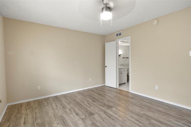 Foto del edificio - 5811 Sandhurst Ln