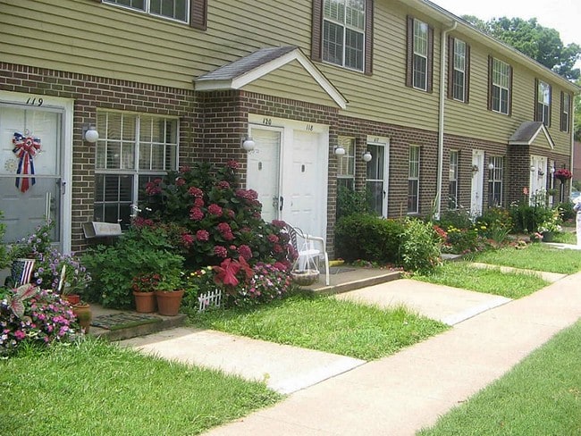 Building Photo - 900 Daphia Cir