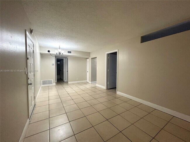 Foto del edificio - 2700 Riverside Dr