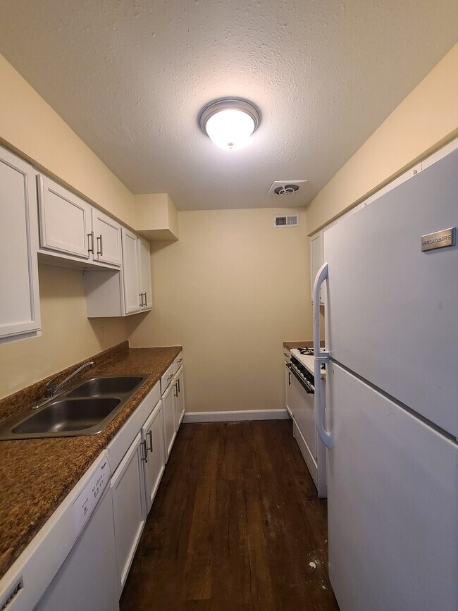 Muestra - 1504 Hobson Dr