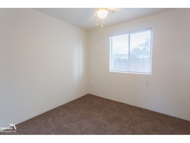 Building Photo - 1721 W Carol Ave