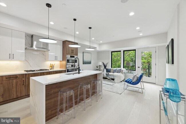 Foto del edificio - 426 Warner St NW