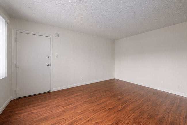 Building Photo - 981 Elden Ave