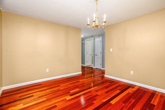 Building Photo - 15 N Intervale St