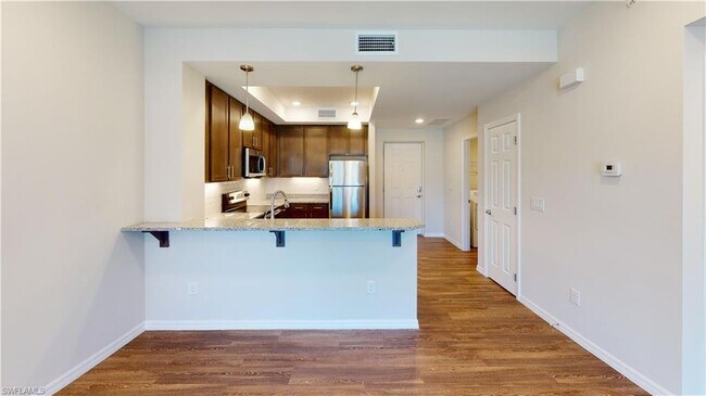 Foto del edificio - 1734 Savona Pkwy W