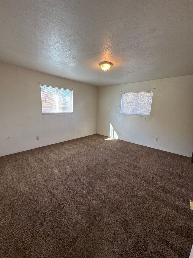 Building Photo - 47 W 600 N