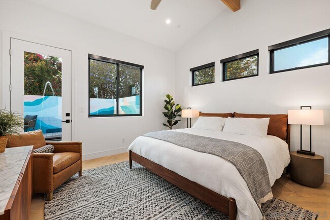 Building Photo - 1327 Eolus Ave